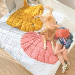 Leaf Shape Dog Blanket